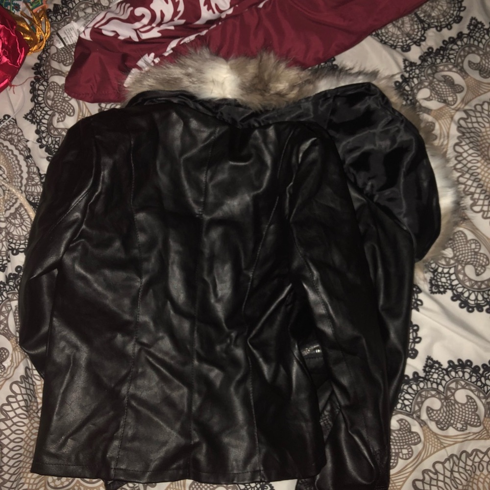 Leather jacket - Picture 3 of 3